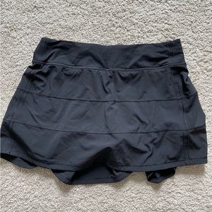 Black Lululemon skirt size 8 no stains or tears excellent used condition